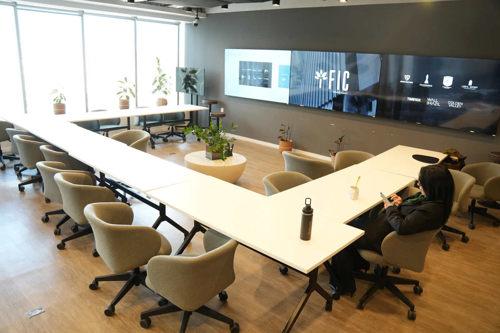 Sala de reuni&atilde;o da Legalcert